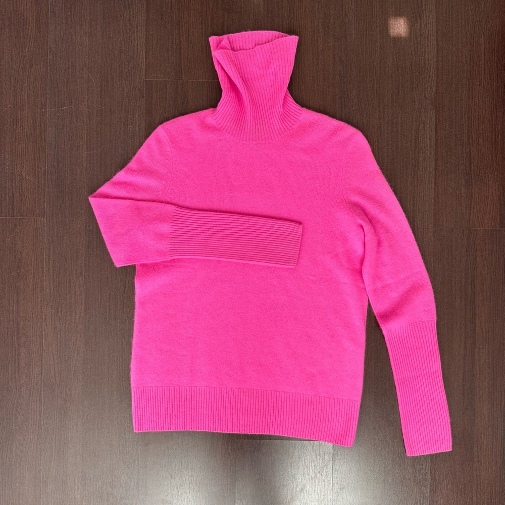 Aqua 100% cashmere Pink Turtleneck Sweater size M